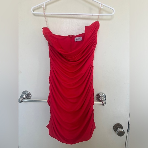 SOLD OUT OH POLLY Back For More
Ruched Bandeau Mini Dress in Red UK 10 US 6 - Picture 4 of 7